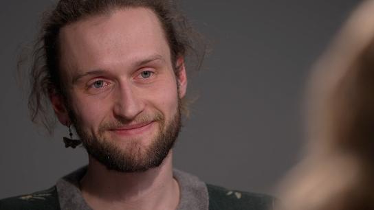 Posmrtné kompostování je krásná symbolická věc. Když se blízký stane součástí krajiny jako strom, je to léčivé, říká hrobník