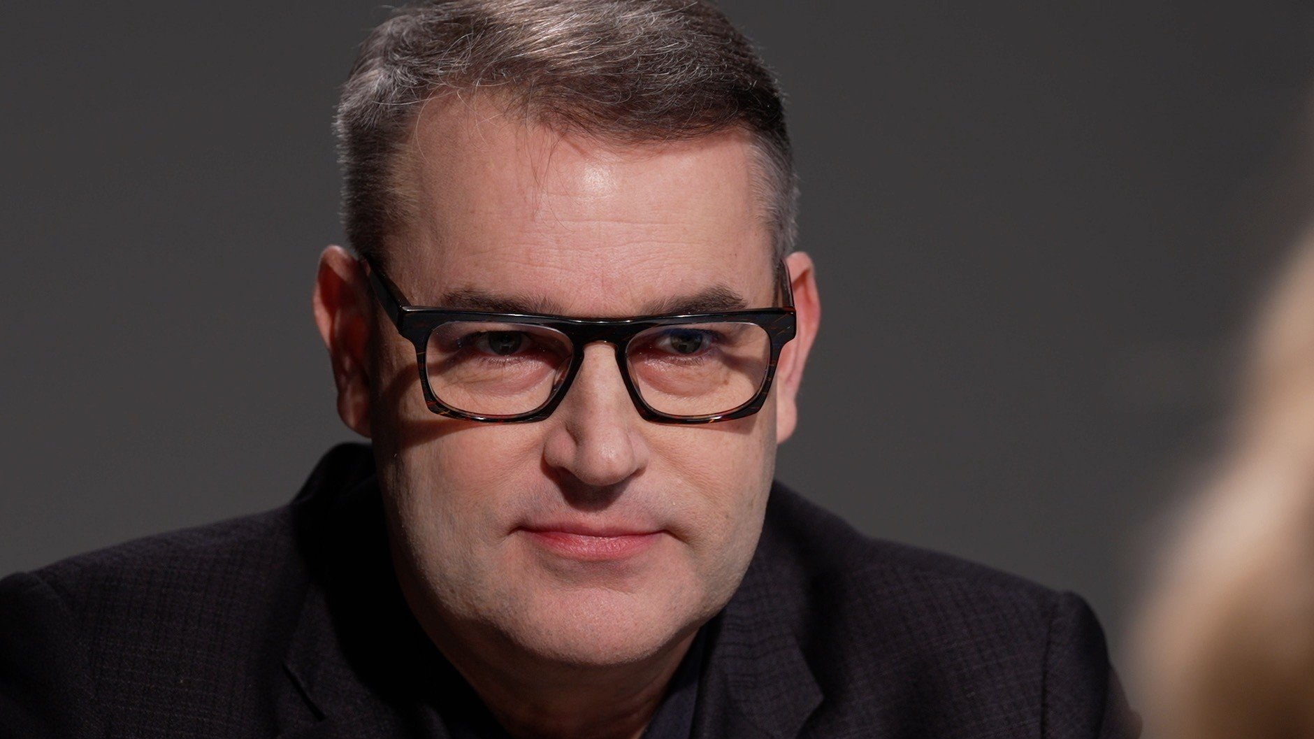 Vláda porušuje zákon, argument Schillerové je absurdní. Se sliby, co dodá a jak to nic nebude stát, by měla brzdit, říká Hampl