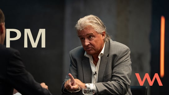 Poledne s Moravcem 2.8., „Jedeme močálem černým kol bílých skal.“