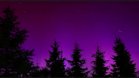 Spící žena z Praskoles a polární záře