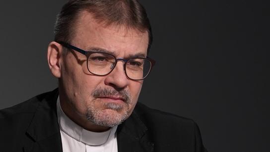 Elity v liberální společnosti nezvládly tíhu své služby. Svět se mění a teď se rozhoduje, kudy půjdeme dál, říká Holub