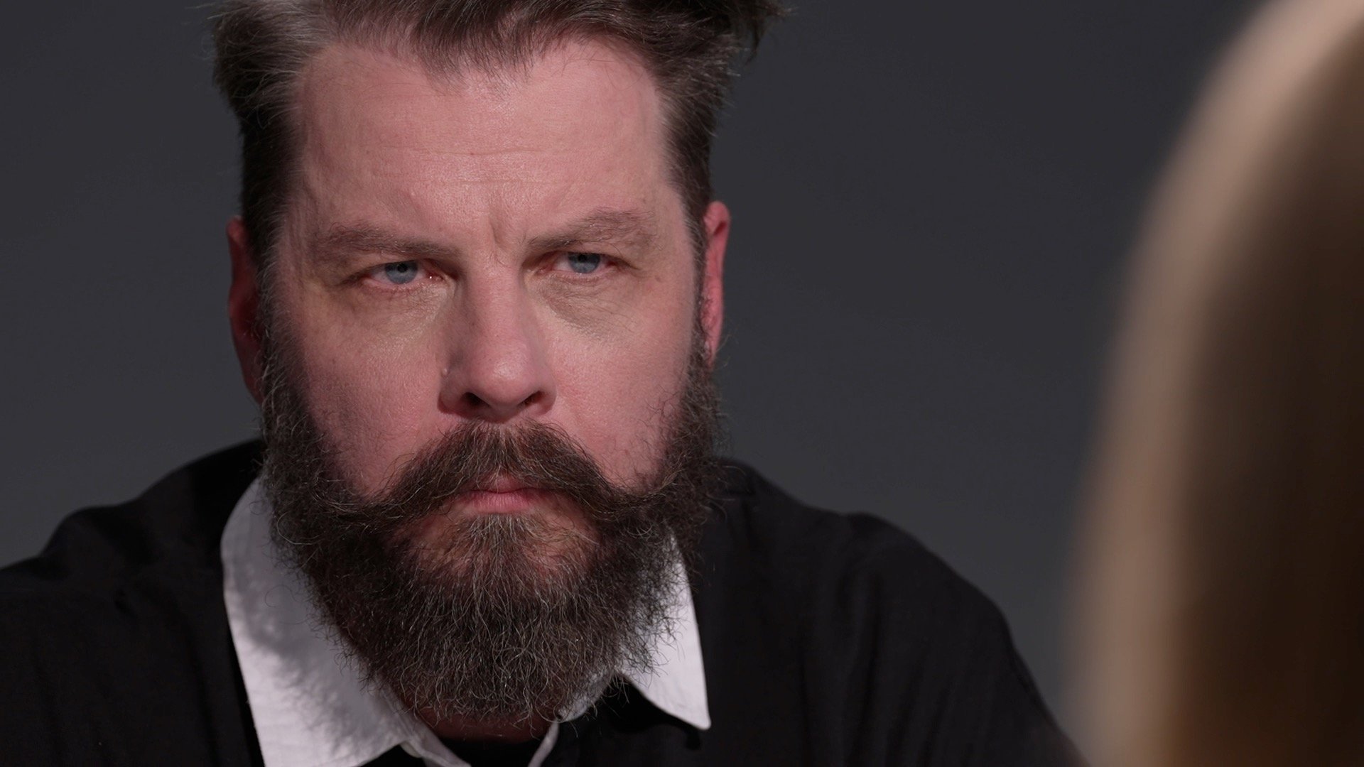 Žijeme v kultu státu, díky tomu s námi politici vymetají. Bez silné protiváhy se za chvíli probudíme v autoritářství, říká Týc 