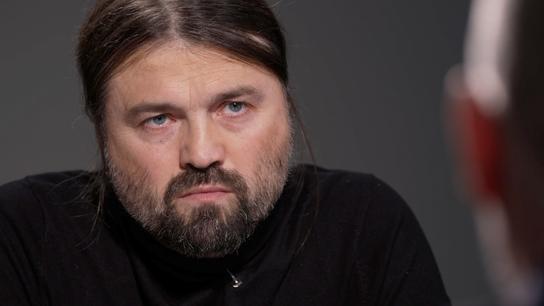 Omluvil se za Okamurův projev: Nechci držet basu se lží. Vzdor patří ke svobodě, spousta lidí její význam nechápe, říká učitel