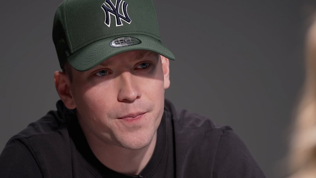 Ruské kořeny neskrývám. Válka s Ukrajinou je naprosto zbytečná, ať si jdou dát dědové do držky někam sami, říká rapper Maniak