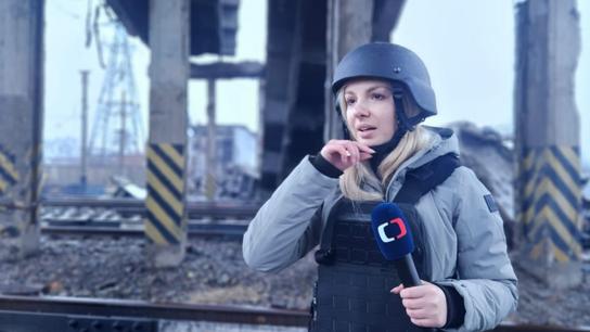 Váš dům může kdykoliv zasáhnout balistická střela. Nevíte, kdy přijde útok. Města terorizují ruské drony, říká reportérka z Ukrajiny