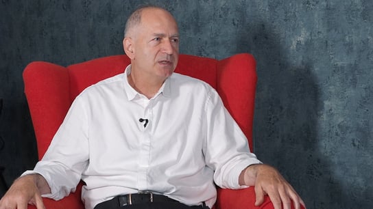  Jan Šmíd, novinář, spisovatel, zpravodaj ČT ve Francii. 