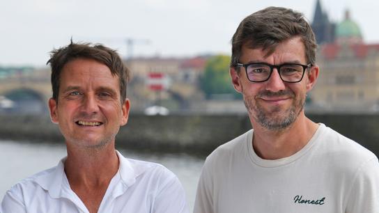 PRAŽÁCI! Hádka kvůli dopravě, nenávistní radikálové z metropole i jezení holubů. Tomáš Poláček & Janek Rubeš v nové sérii DVTV!