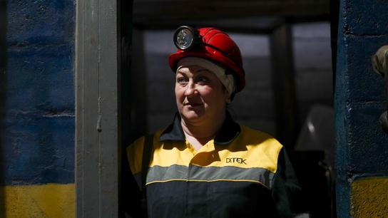 Ženy v hlubinách Donbasu: když muži odešli do války, sfáraly do dolů.