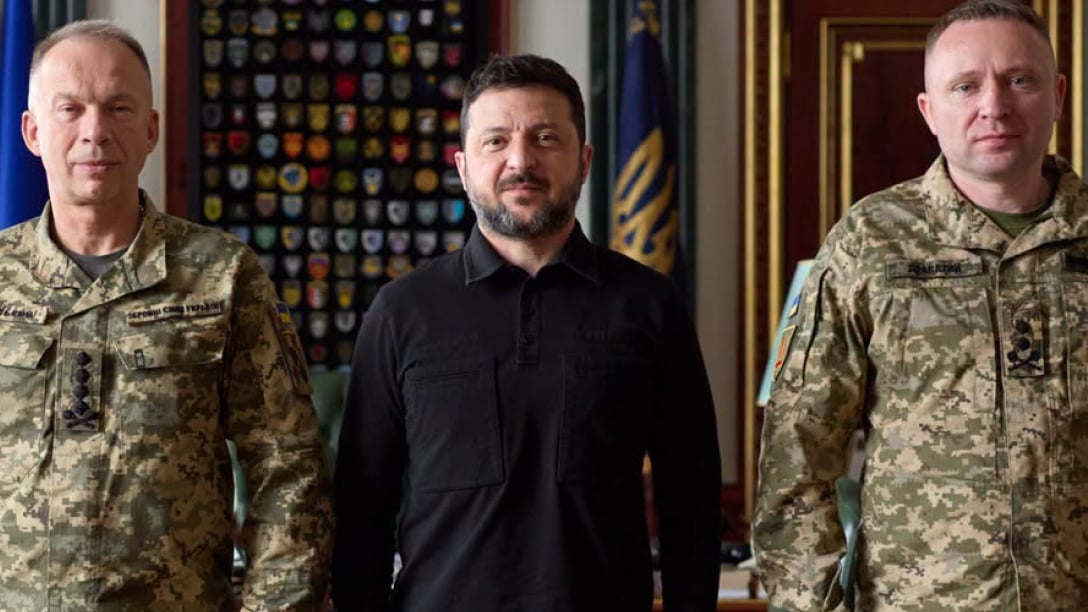 Zelenskyj je pod tlakem demonstrantů. Konflikt o vedení armády byl zbytečný. Iluze o míru už Ukrajinci nemají, říká Mokryk