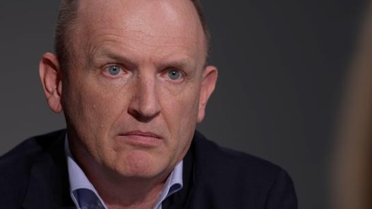 Těhotenství se ženám prezentuje jako úžasná zážitková věc, ale realita je jiná. Úmrtí dvou novorozenců za den zaráží, říká porodník