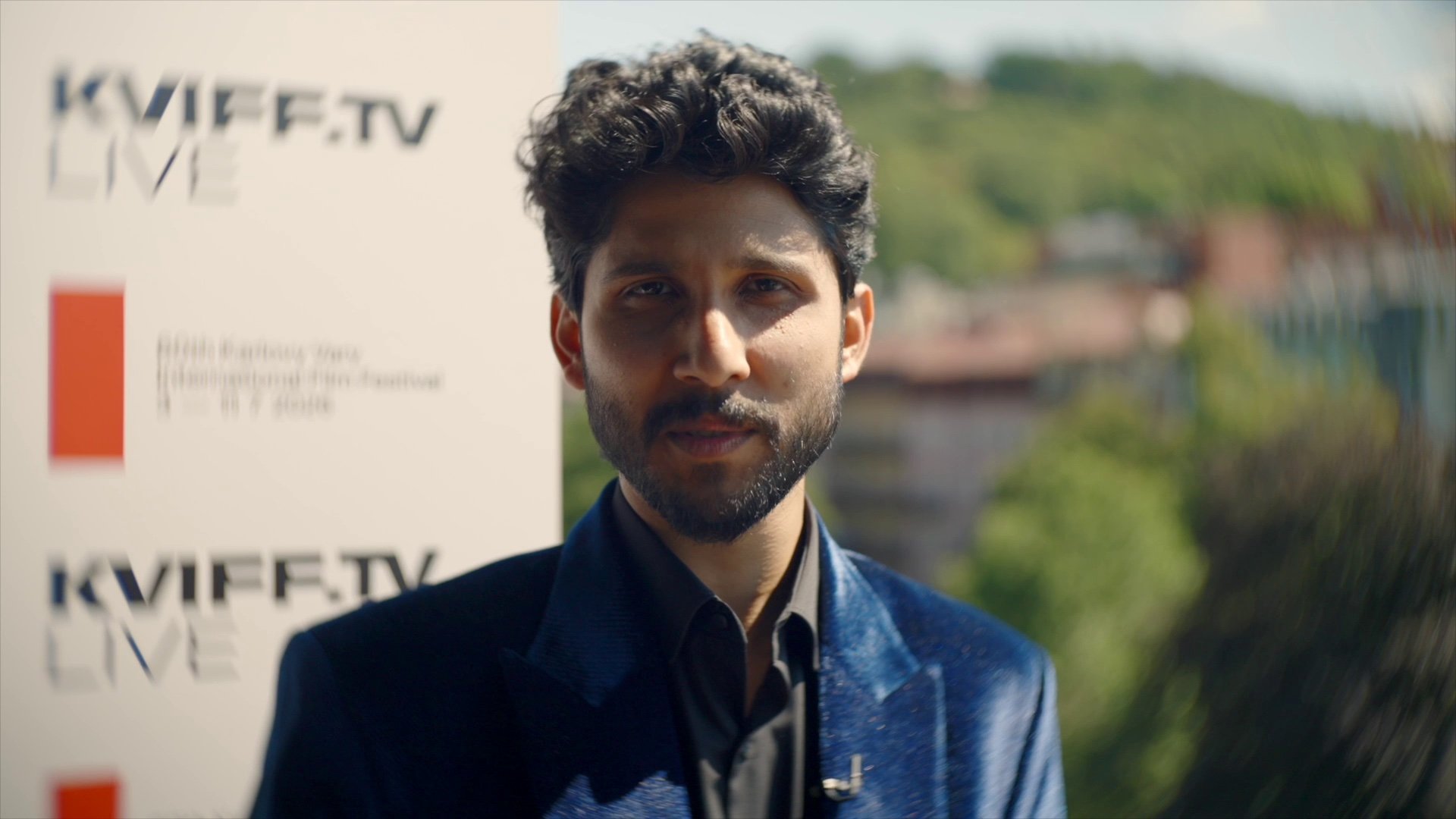 Yashasvi Juyal​: Ruka od inkoustu a chybějící palec