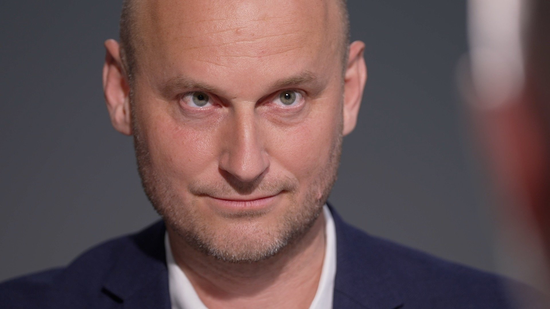 Představy o sudetských Němcích neodpovídají realitě. Část politiků si hýčká Benešovy dekrety a jen živí v lidech strach, říká Macek