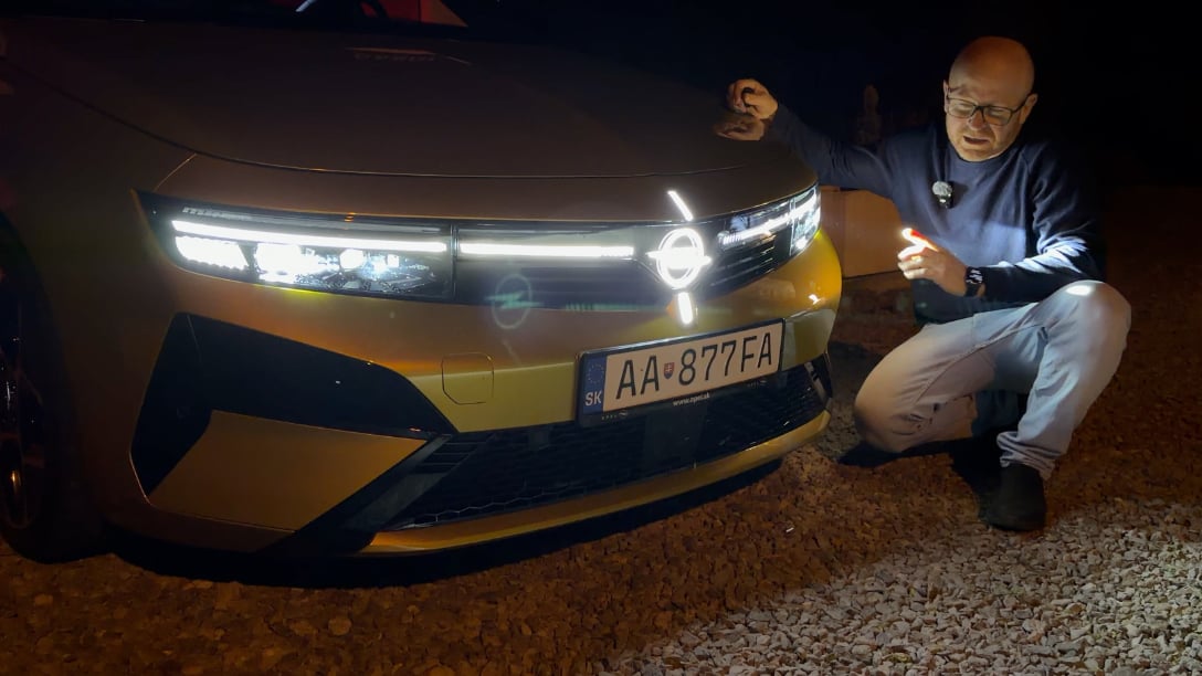 Nový Opel Astra so svetlami Intelli-Lux HD