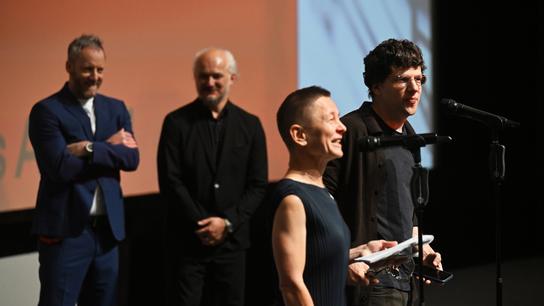 Dvojník – úvod k filmu a předání ceny Jessemu Eisenbergovi