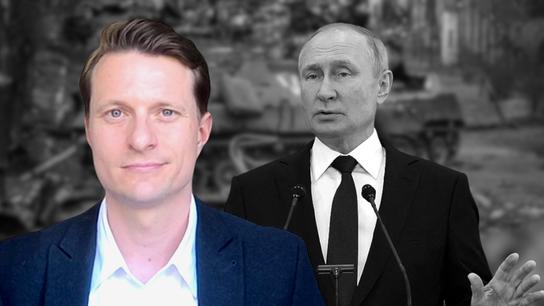 Rusové vidí, že válka může bolet. Putin je v největších problémech za dobu své vlády a uvnitř režimu roste paranoia, říká Scherf