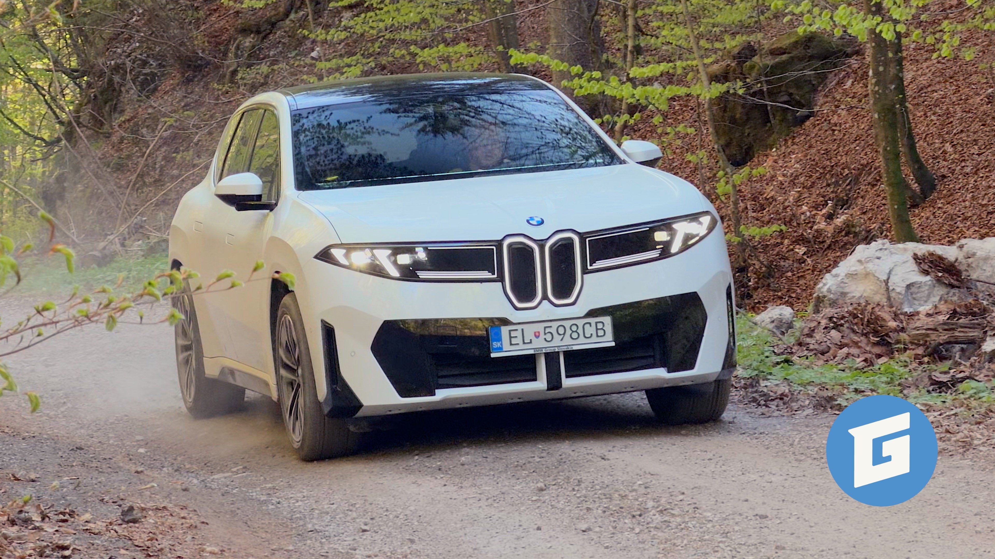 BMW iX3 50 xDrive - nabíjanie a lesné cesty 