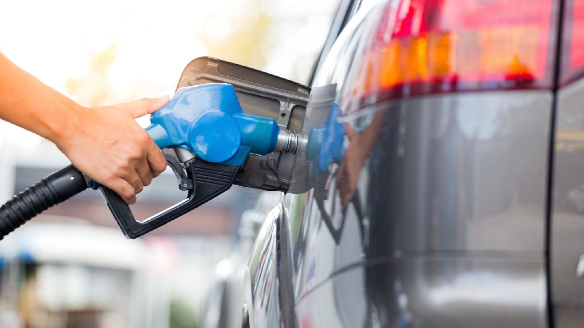 Nafta může stát 70 korun za litr, bude hůř, na vyšší ceny bychom si měli zvyknout. Pro Putina je to dárek, říká Martínková