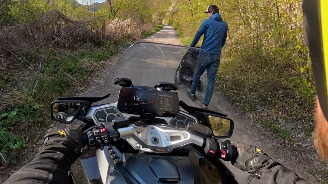 #39 Motorkári, berme ohľad na okolie...