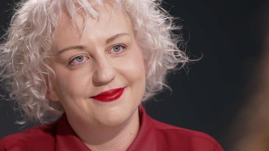 Odzvonilo randění? Ženy chtějí partnerství a rovnost, ne tři úvazky. Muži zůstali ve starých vzorcích, říká Zorya Blue