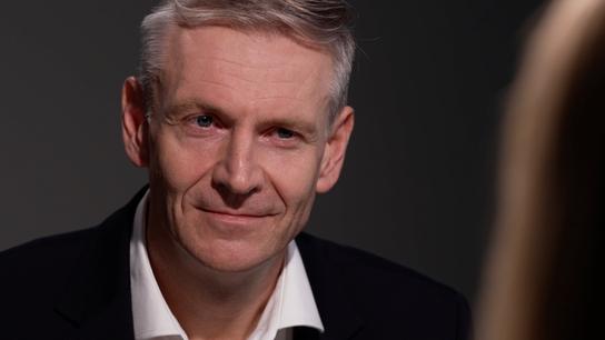 Prezident se snaží získat větší moc, než mu dává Ústava. Od Macinky to nebylo vydírání, je to čistě politická hra, říká Hraba